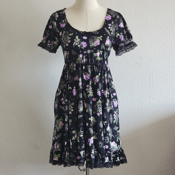 Hot Topic Floral Bones & Lace Dress - Picture 3 of 10
